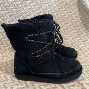 Koolaburra by UGG Youth Girls Michon Short Winter Suede Boot Black Size 5